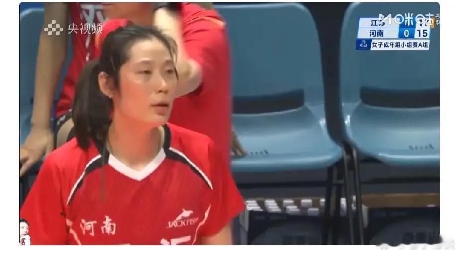 一个朱婷输给了六个国家队。河南VS江苏，0：3。韩文雅一传不好，被江苏队针对性追