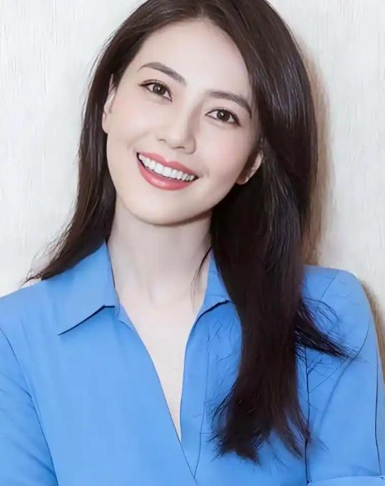 2000年，出道不久的高圆圆迷恋上了张亚东，发起倒追。5年后，高圆圆问：你什么时