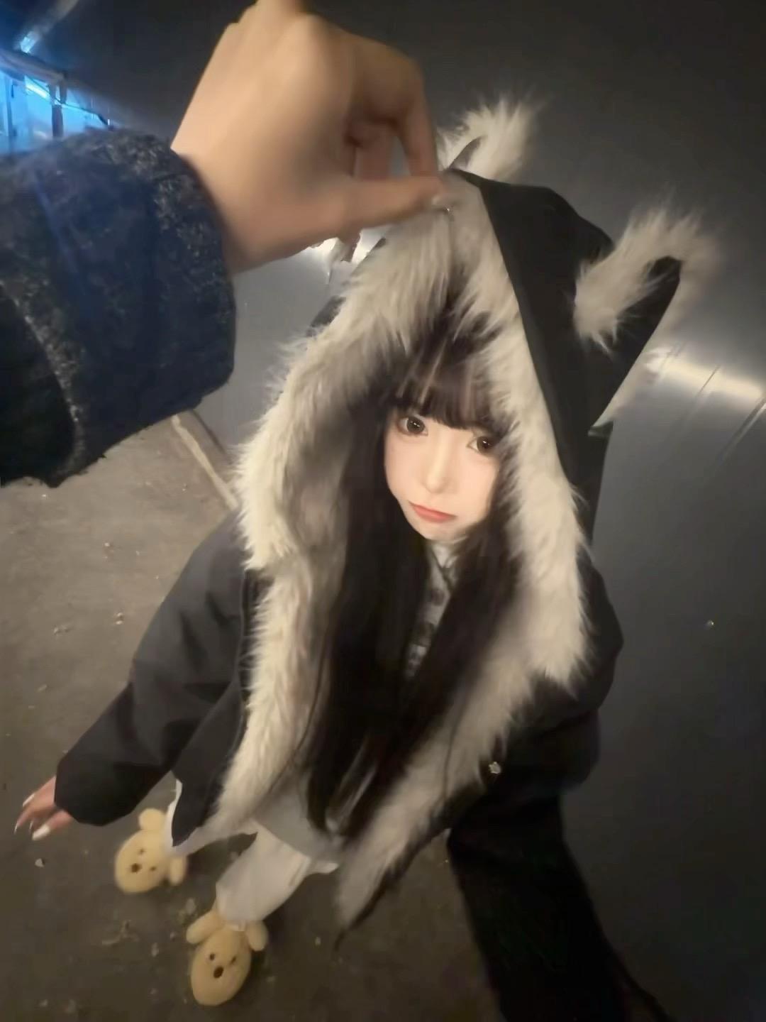 你傻乎乎的挺可爱的 等我统治地球后 我可以封你做我的仆人