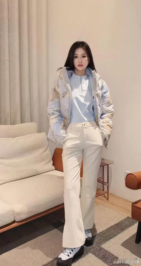 乔欣婚后变化真大！整个人温婉了不少，这就是传说中的“人逢喜事精神爽”吧，太有气质