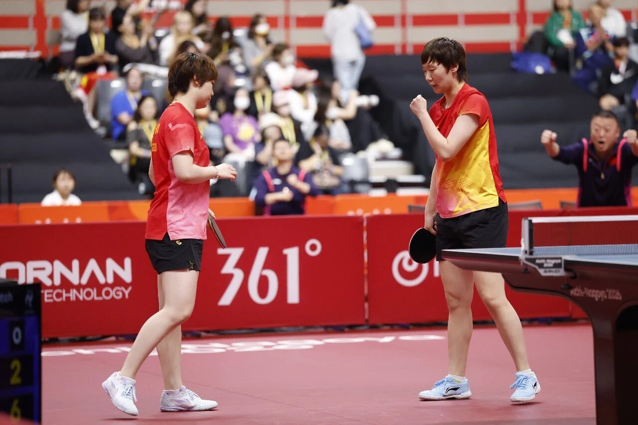 爱知名古屋亚运会 🏆王曼昱蒯曼冠军 赛场一隅·图片·女双决赛©️中新图片 