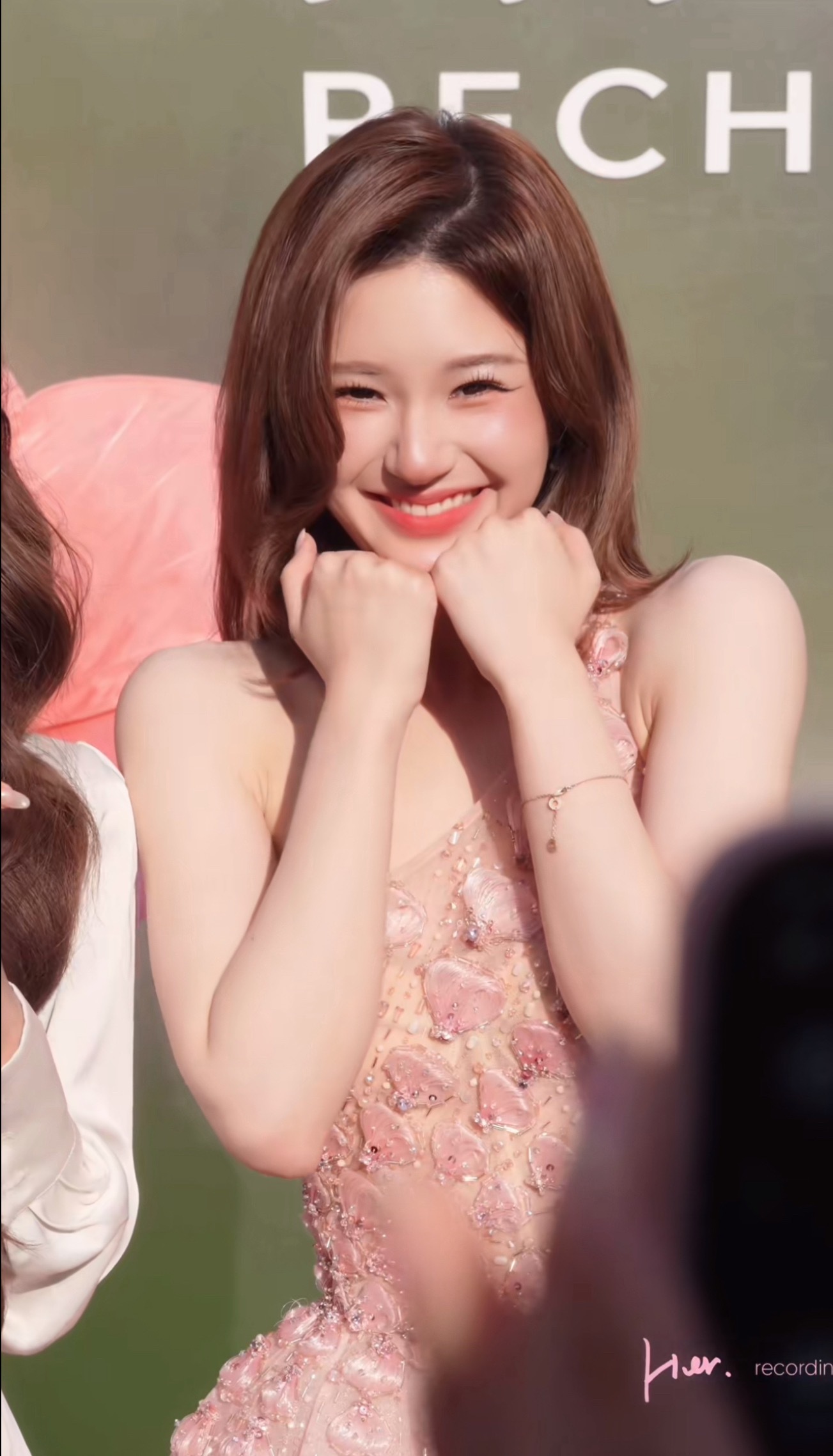 妈呀，刷到一个视频好高清的美貌，这几张露思笑起来跟早期完全一模一样，真的五官一点