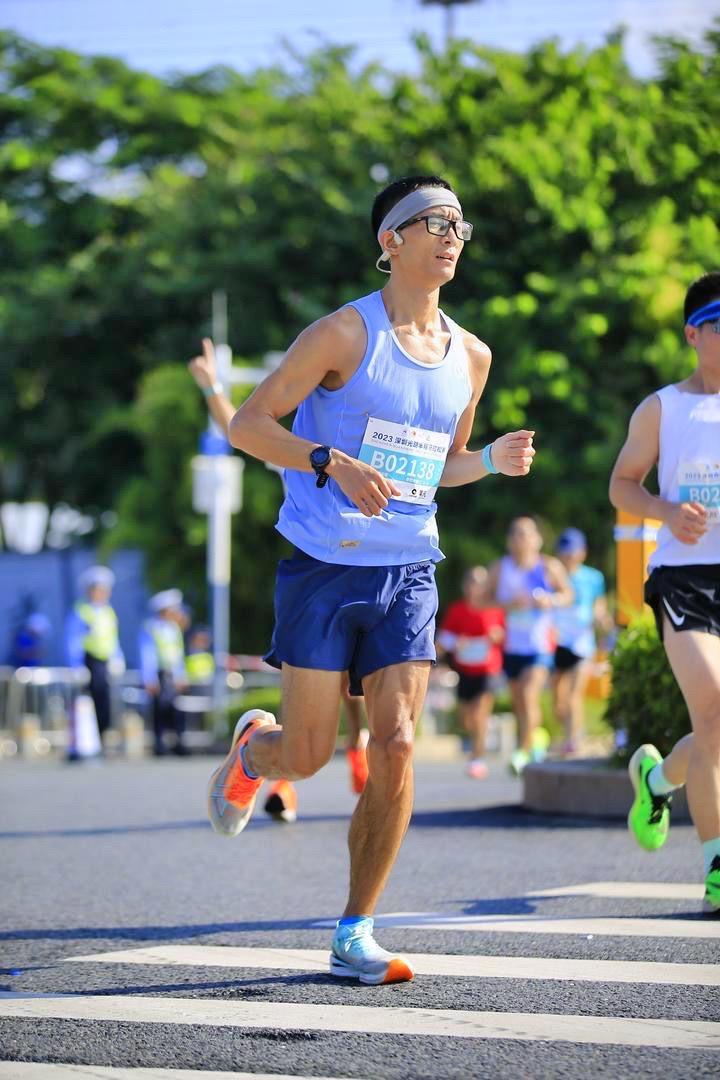 2023光明半程马拉松，安全完赛！分享一下我个人对于跑马拉松的看法：
1、刷新P