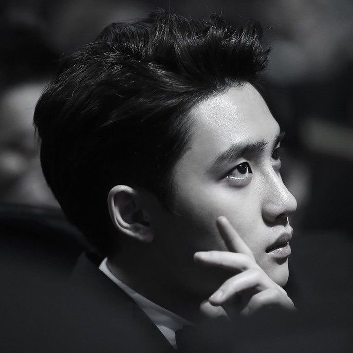 都暻秀一张没有任何角度容许挑剔的脸 