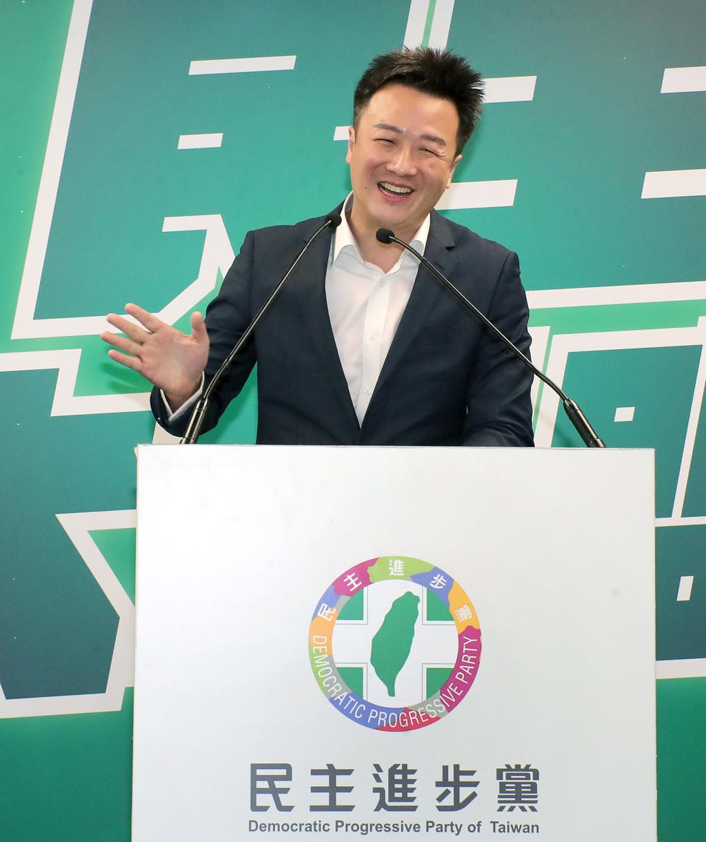 朱立伦提拔的李正皓：为何能从国民党青年领袖变成头号亲绿名嘴
李正皓并非理念上循序