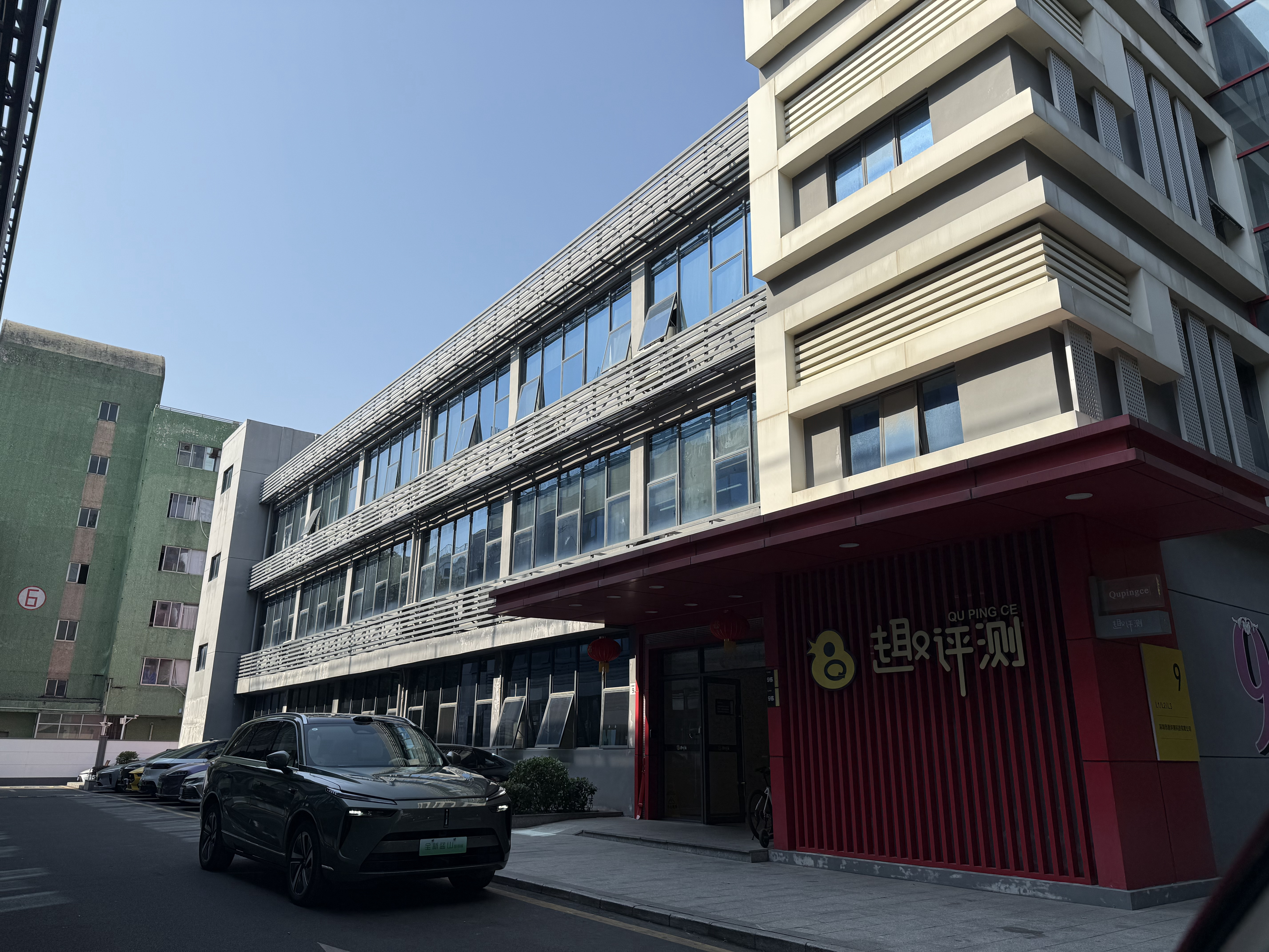 今日主要工作：来公司拍全新蓝山智驾版。[加油]  