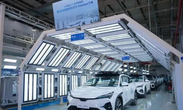 【经济增速迎来“三连跃”，“湾区之心”持续释放澎湃新活力】金秋十月，南海之滨，“