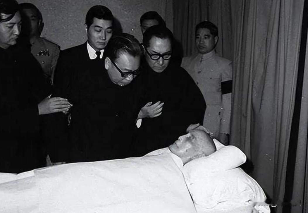 1975年，蒋介石到死都想不明白：自己手握美式装备、兵力占优，作战计划反复加密、
