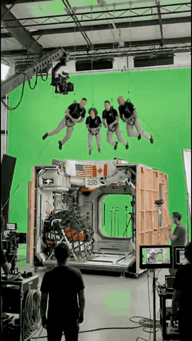 以前:我们仰头用滤镜看人家美国！
现在:我们低头拿放大镜盯着美国干什么？
你猜猜