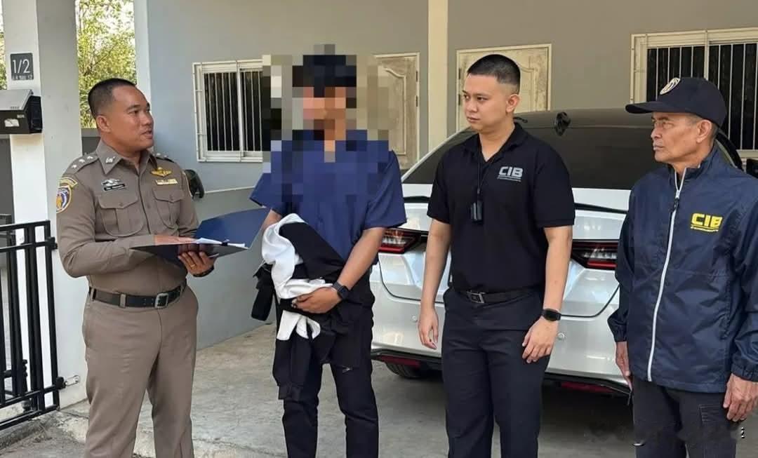 据曼谷邮报消息，泰国一名男教师因诱骗多名男学生拍摄色情内容后发送给他而被捕。