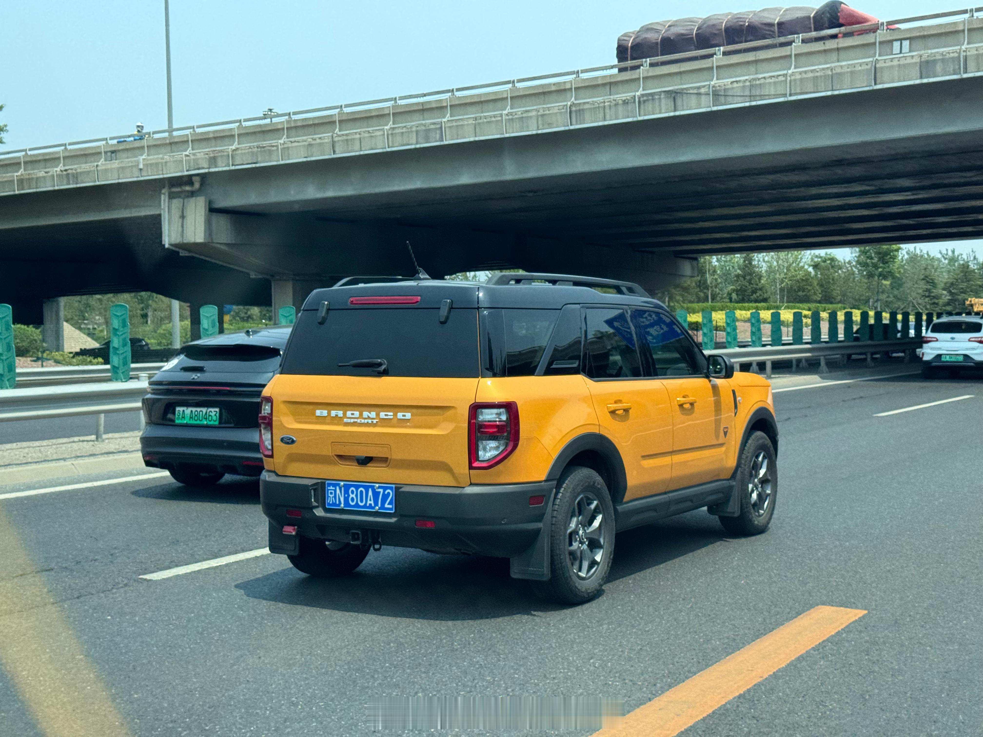 路上碰着台Bronco sport这个可太少见了官方应该都没引入吧赓言赓语[超话