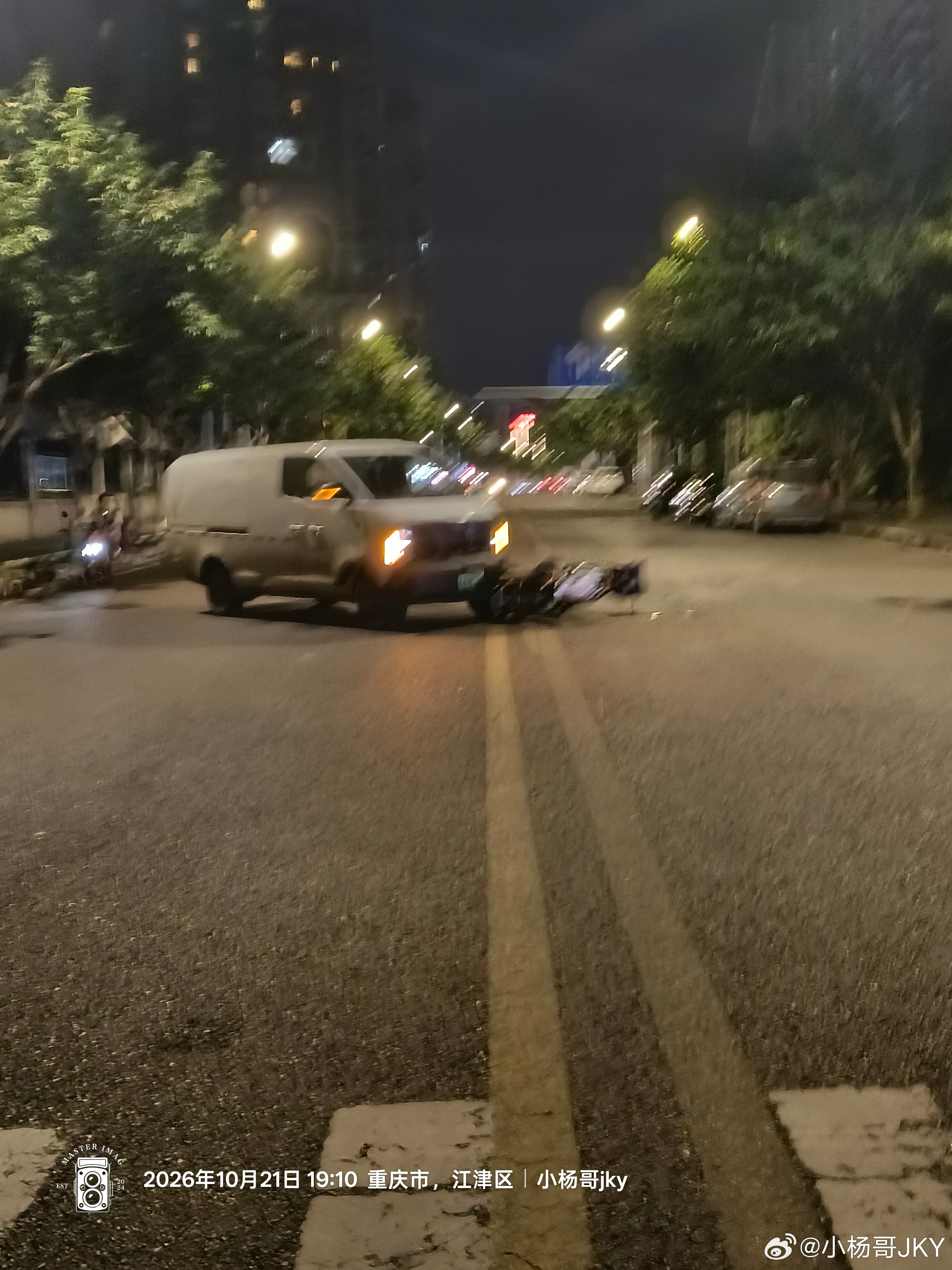 双黄线一目了然，这还等啥交警小杨哥随手拍江津生活  ​​​