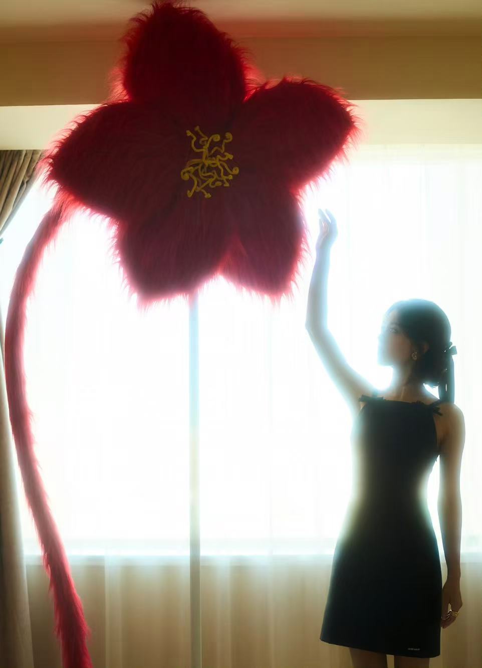 赵今麦miumiu黑裙赵今麦骄阳似我追剧团穿miumiu赵今麦骄阳似我追剧团穿m