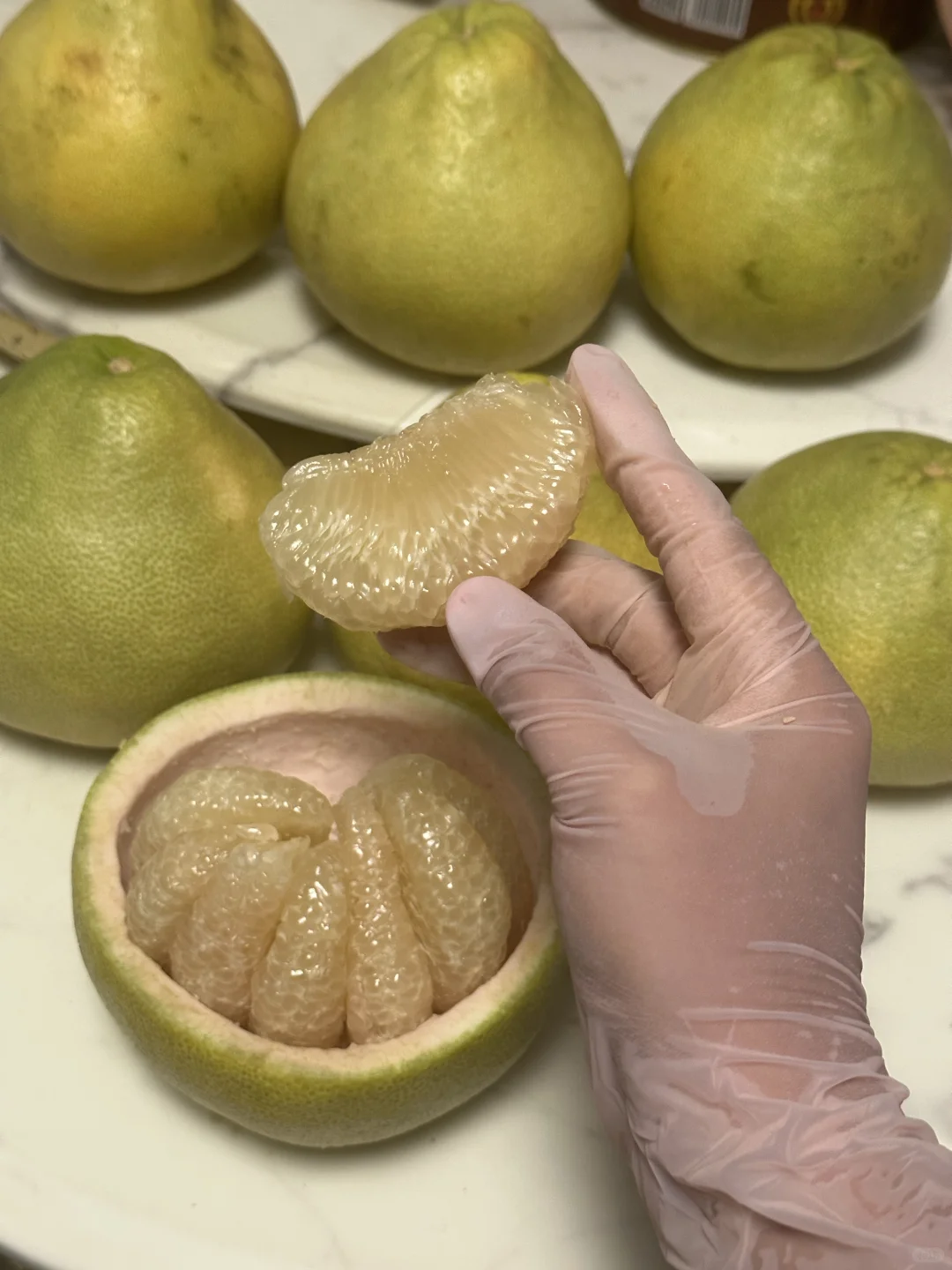 王菲剥文旦