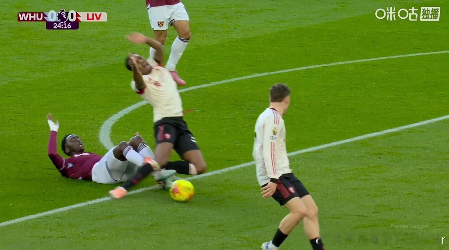 铲的真好，一点球都没碰到西汉姆联vs利物浦利物浦