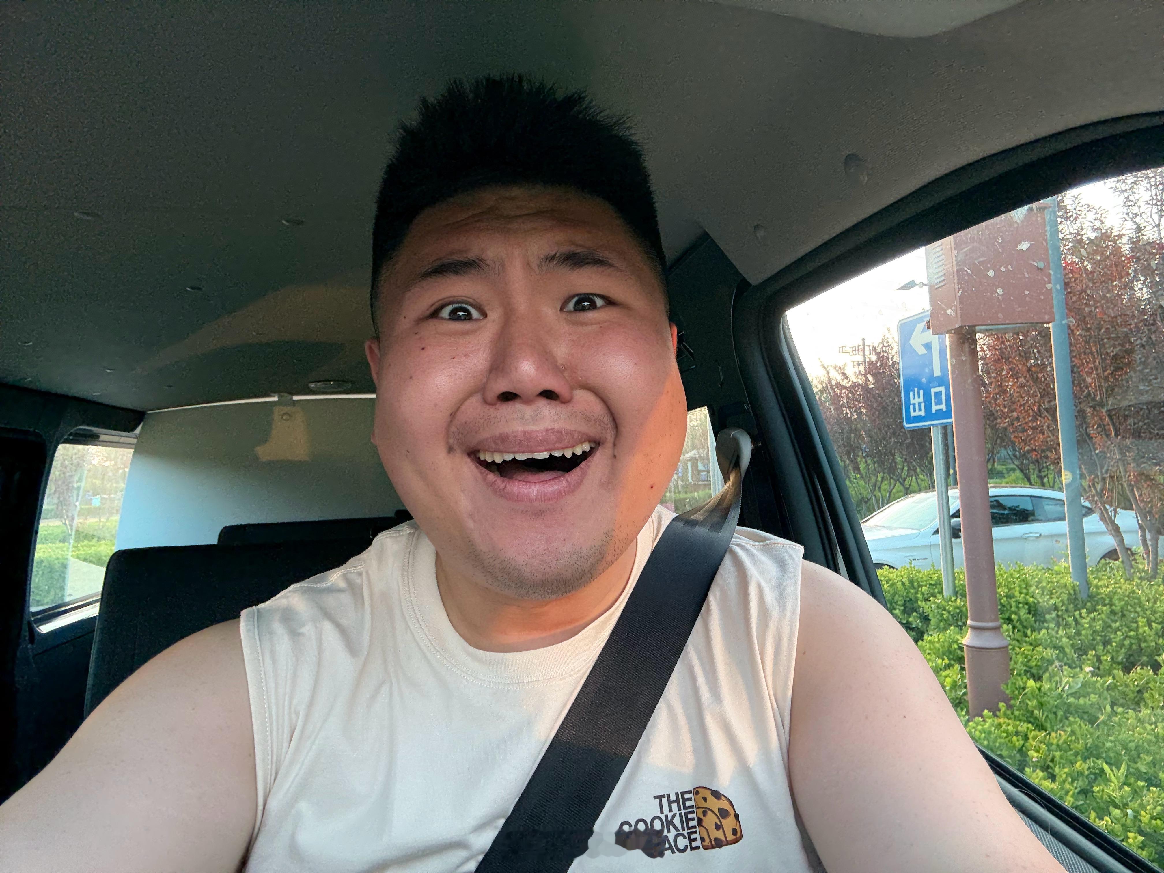 货拉拉司机给大家问好！早啊兄弟们  ​​​