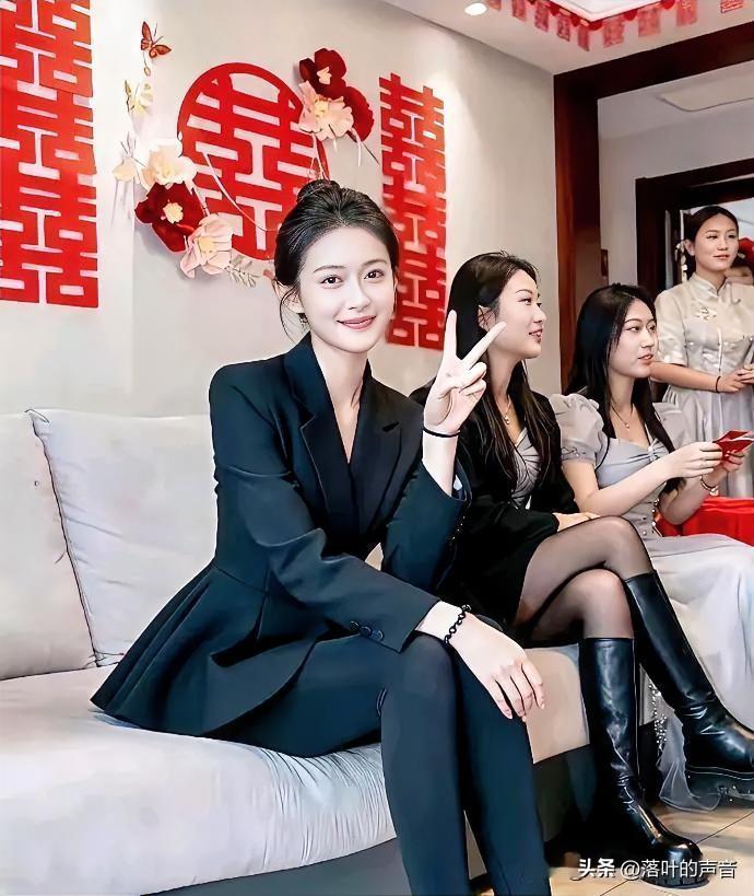 有一件很奇怪的事，不知道，大家发现了没有？
我发现离异的女人，比男的大十几岁，也