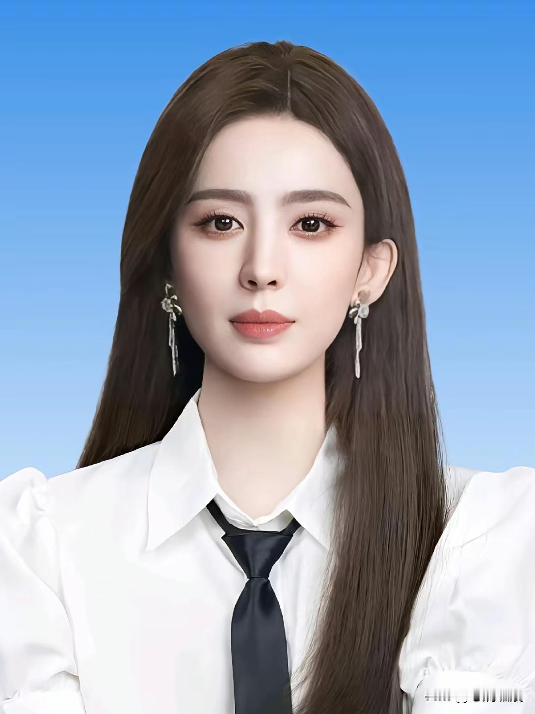 西域双姝，谁的证件照更美？