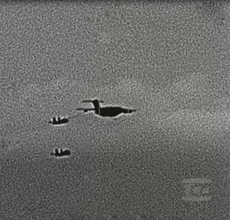 飞扬军事 台匪空軍F-16V戰機監控解放军空军運油-20加油機協助兩架殲-16補