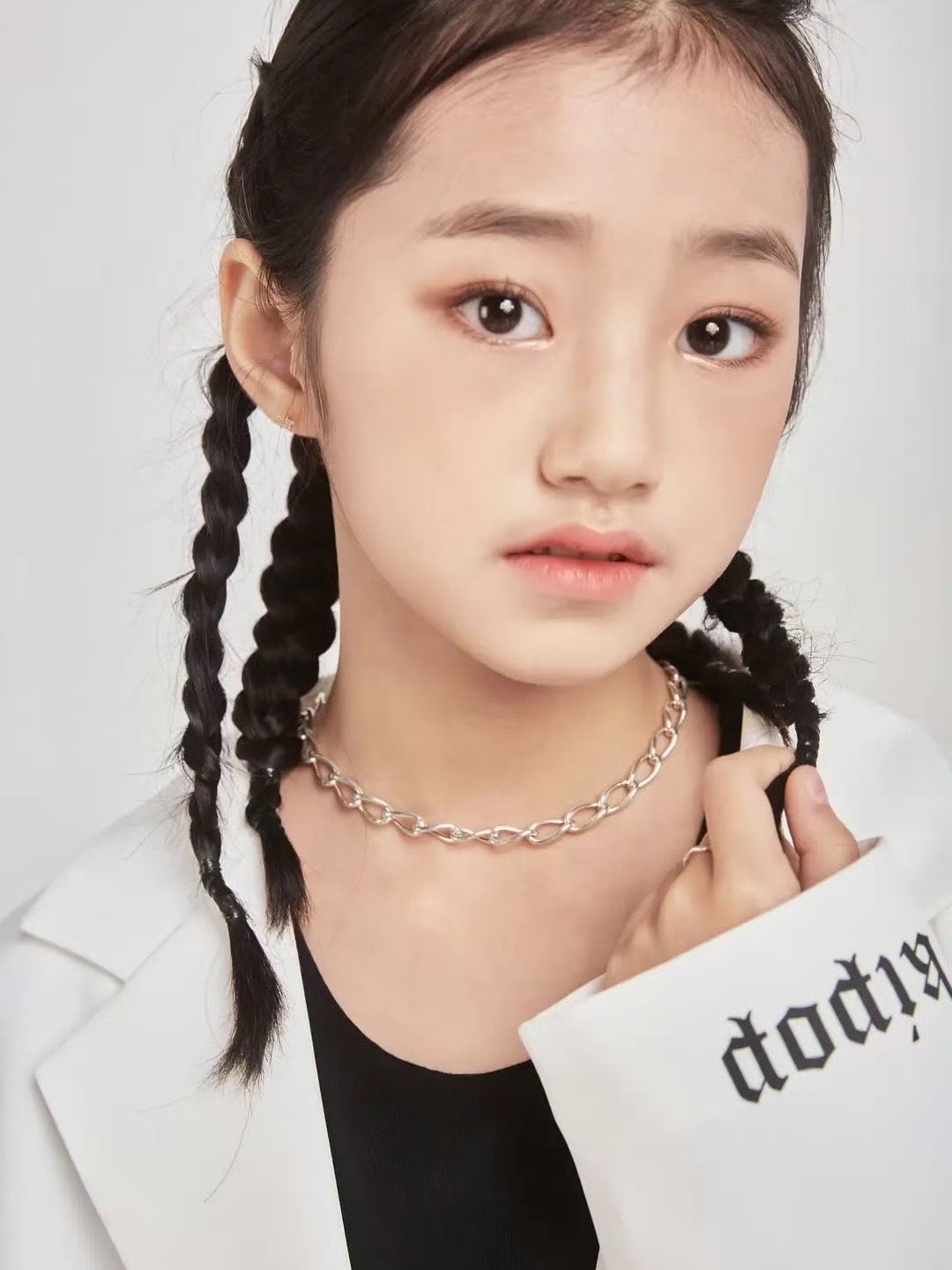 hybe新女团成员 jeong raim，2011年生今年14岁 