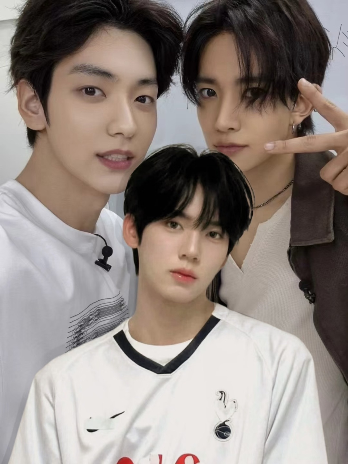 今天冰西辰家族两位成员失去了团体工作 接下来养家糊口的重担要压在崔秀彬一个人身上