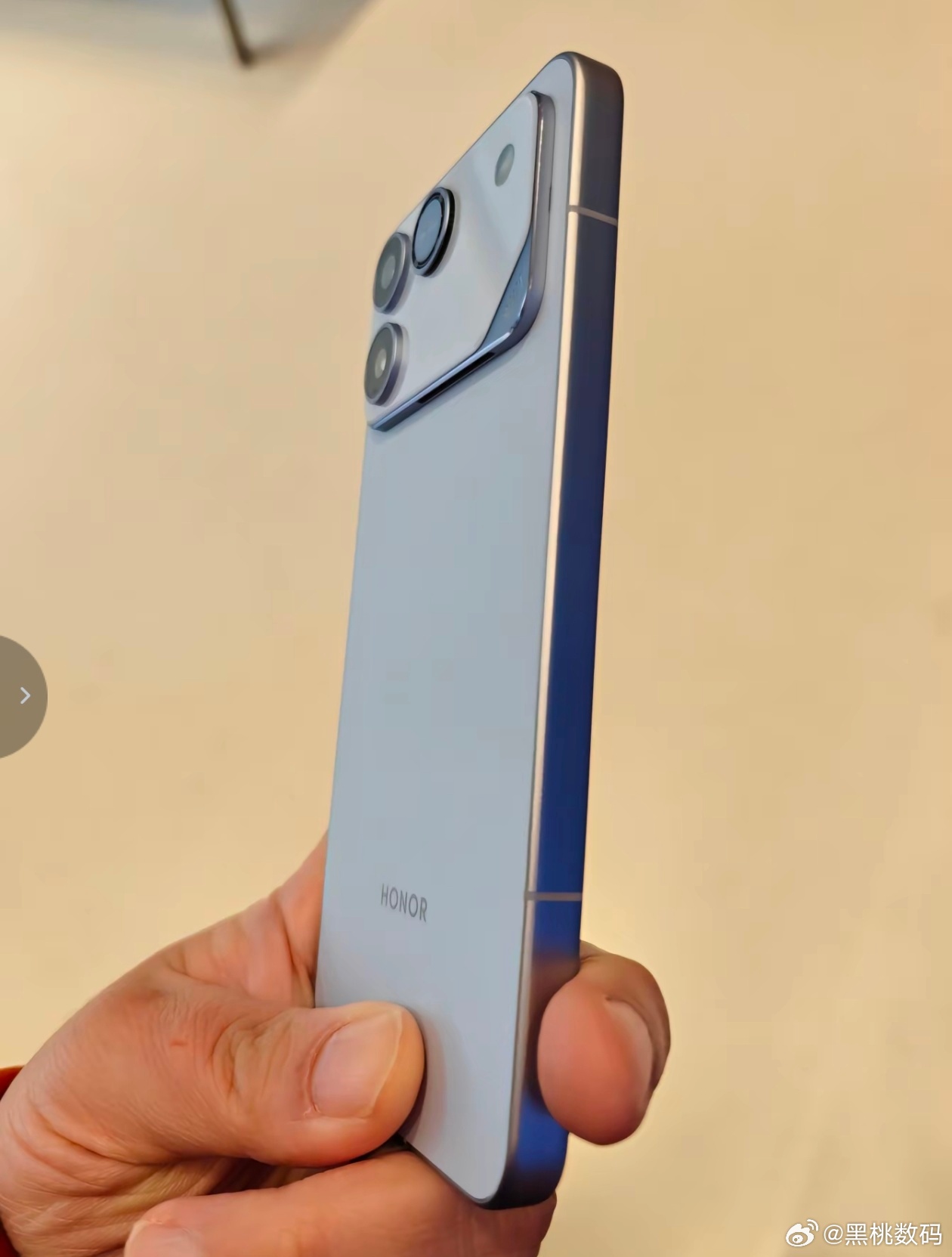 现在内存又开始大跳水了，不知道是昙花一现还是说开始回温市场了，前段时间荣耀 wi