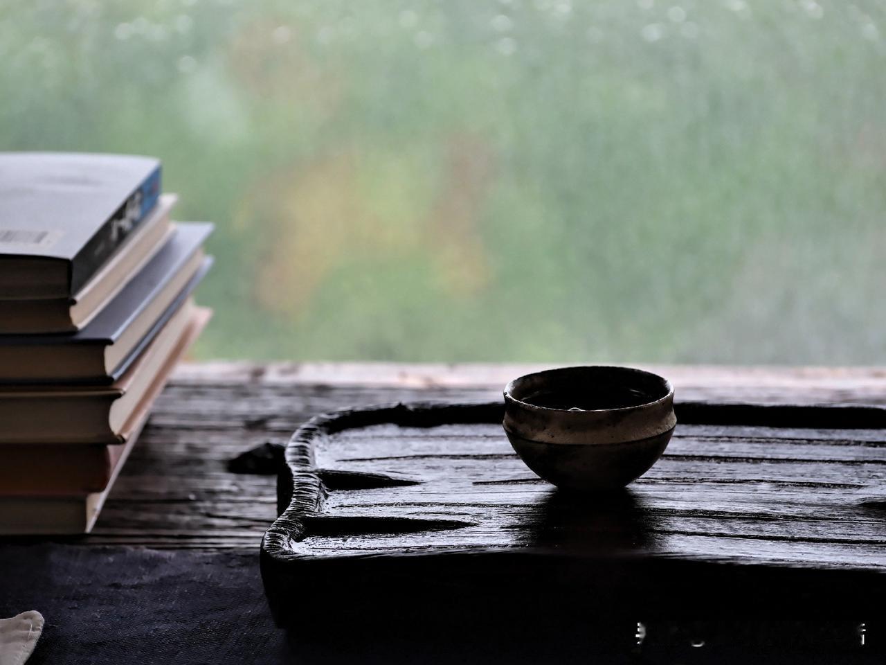 今日谷雨，
是春天的最后一个节气。
昨天一场好雨，润了百谷。

早上阳光晴好，空