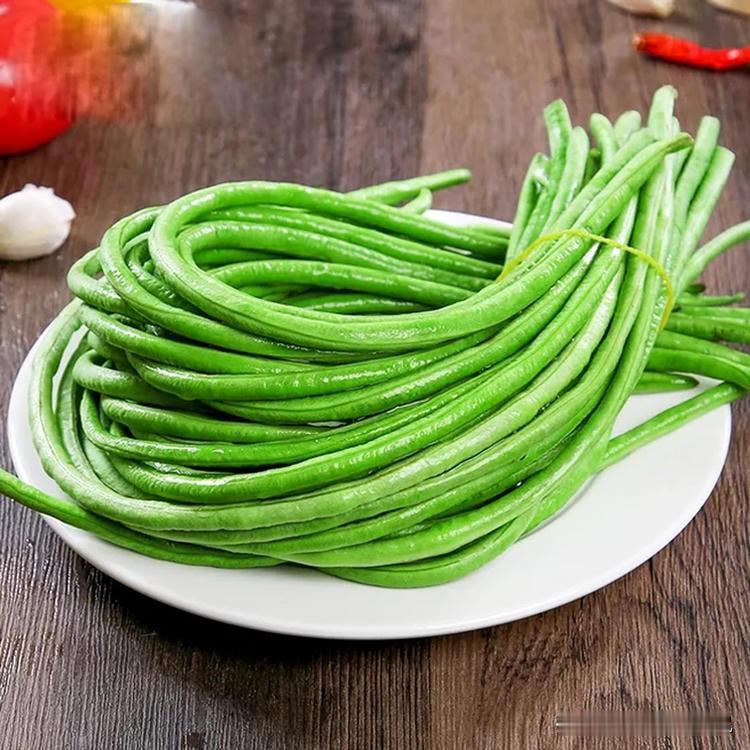 请问:这种蔬菜你们那里叫什么？
我们杭州这边一直都叫它“ gāng dòu”（与