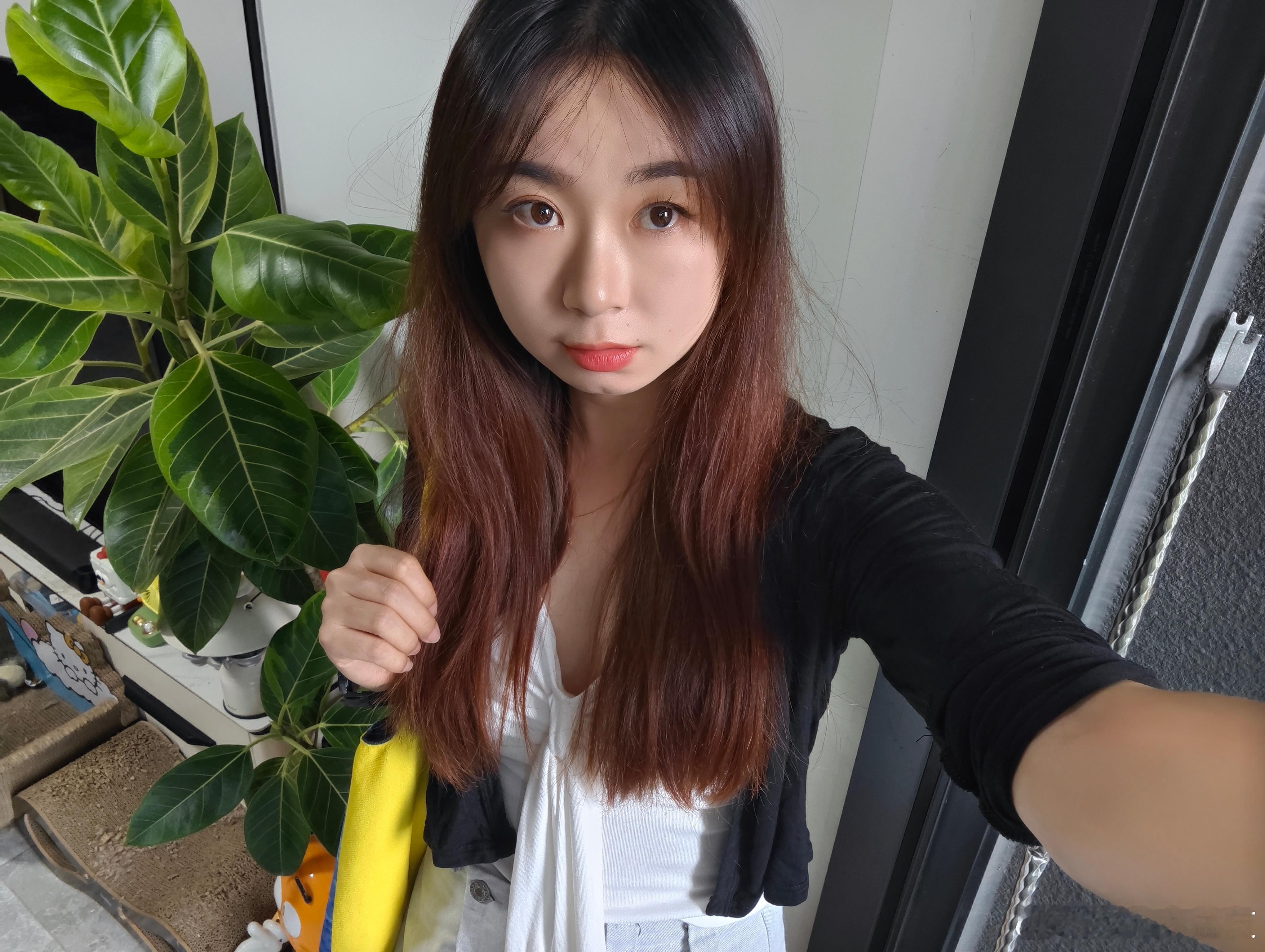 出门参加红魔11Pro系列新品发布会了，在深圳的发布会真幸福啊~[doge]红魔