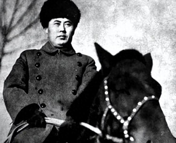 傅作义决定起义时，曾有两位兵团司令坚决拒绝参加，最终投奔蒋介石，结局让人感慨万分