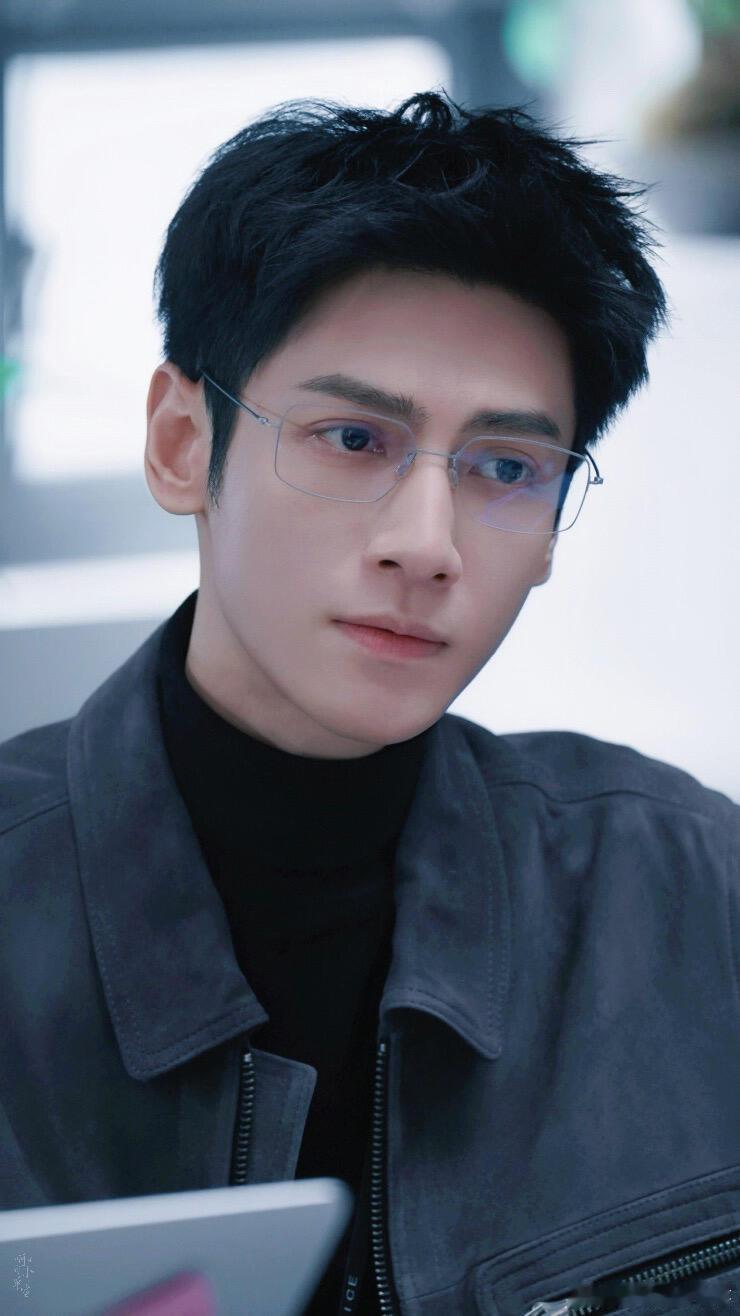 罗云熙一步一步一部一部罗云熙的唐俪辞把狐狸般的狡黠邪气演活了，罗云熙给我们呈现了