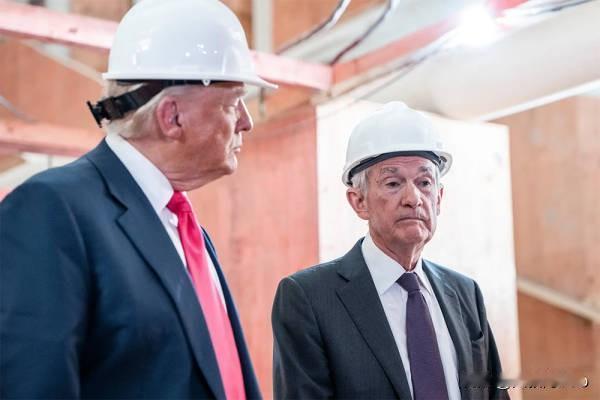 特朗普"刑事调查"施压美联储，鲍威尔强硬回击！
 
1月11日，美国司法部突然对