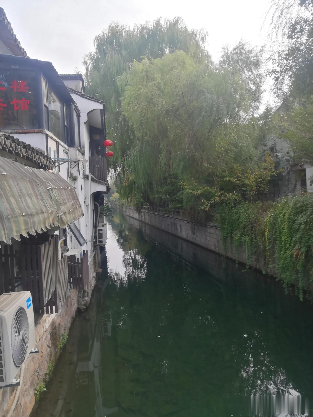 早上好！成功的​道路并不像想象的那么拥挤，因为在人生的马拉松长路上，绝大部分人跑
