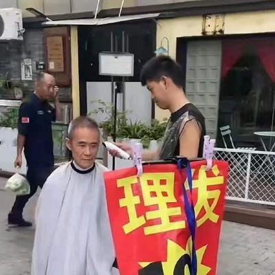 王石，引发热议！ 
7月11日深夜，75岁王石，连夜冲上热搜，原因是一碗26元牛