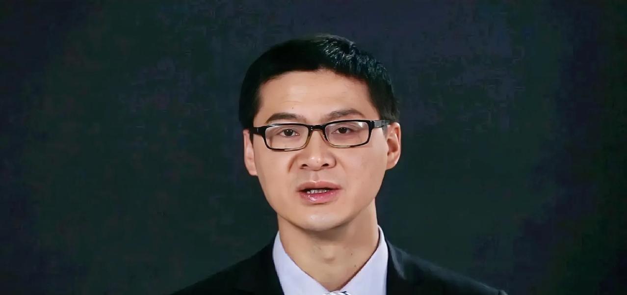 罗翔老师说："有钱能治愈一切自卑，光善良没用，你得优秀，活着，就应该遇山开路，遇