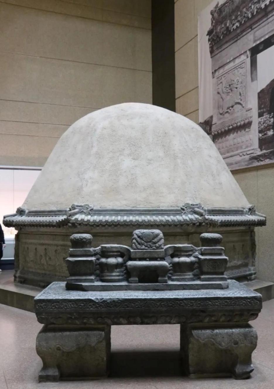 1918年，一位英国的皮货商竟将一座重达150吨的清代古墓，从中国一路盗取到了加