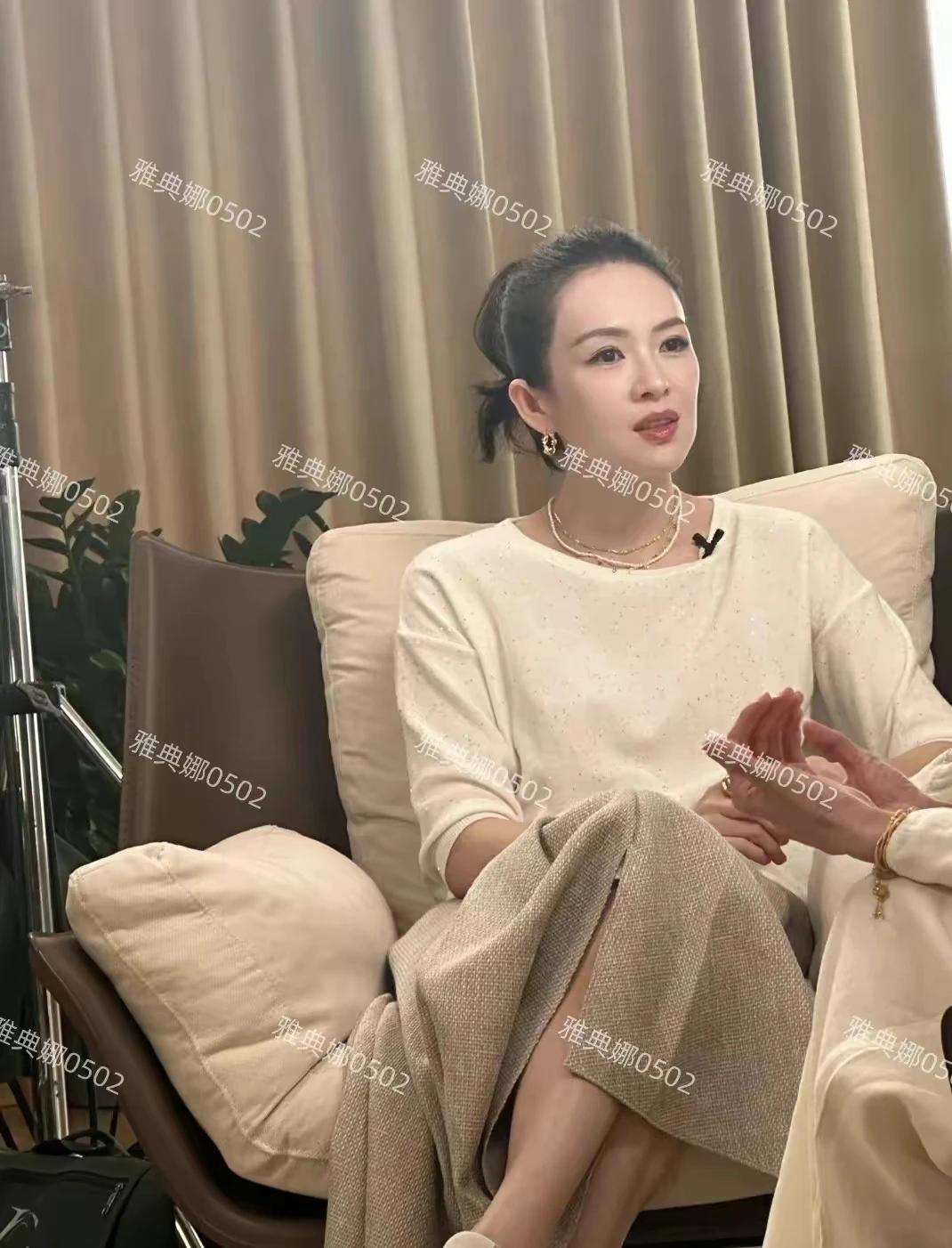 章子怡离开汪峰后状态真的越来越好[赞]
章子怡随着年龄的增长与事业的有成，与汪峰