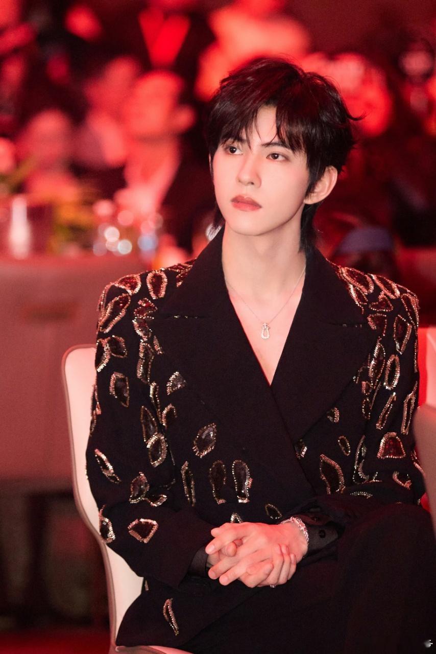 刘轩丞以冷脸萌大学生的形象打破了传统的帅哥定义，他来厦门一定会吸引一大波粉丝！