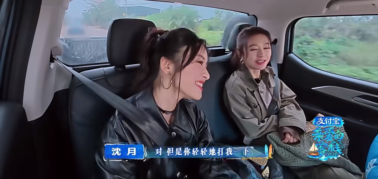 沈月不能吃辣的湖南人沈月：吃辣的时候真的感觉像是有人在打我😆，头一回见湖南人不