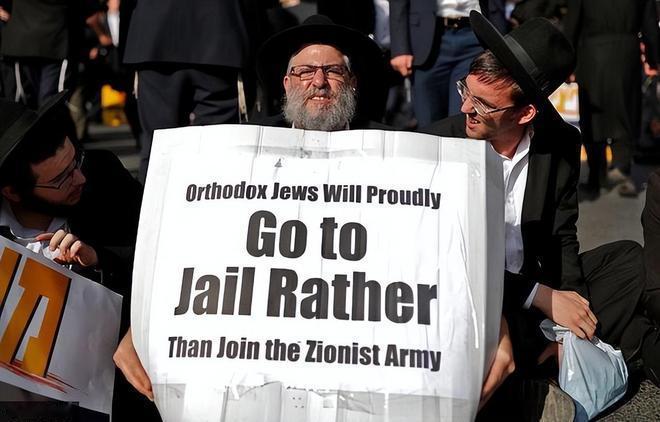 外患未平，内忧不断，极端正统派犹太人群体宁下地狱，不服兵役。以国防军总参谋长敲打