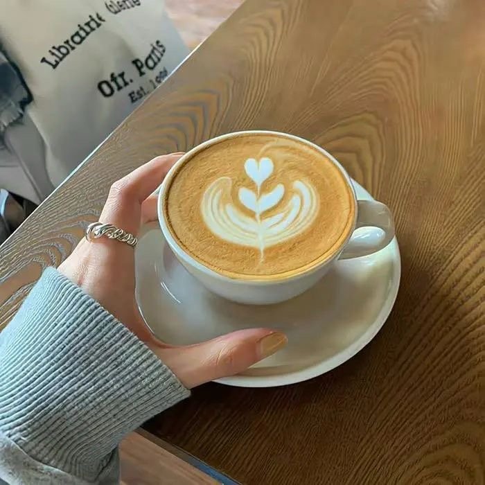 𝕮𝖔𝖋𝖋𝖊𝖊 𝕿𝖎𝖒𝖊 ☕生活不能拿捏 那就拿铁 ​​​