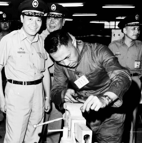 在被俘的国军将领中，周士瀛很走运，因为解放军宽宏大量给了他“投诚将领”的优待，还