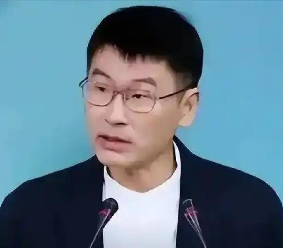 国庆日，19位台湾艺人在社交平台发文，为祖国送上生日祝福。结果台湾陆委会的梁文杰