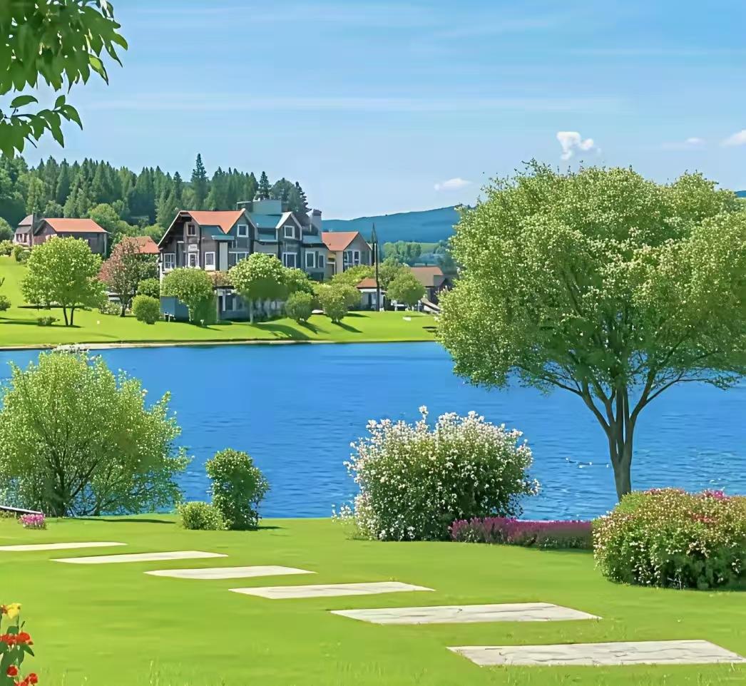 四块玉·初春
小桥旁，溪流漾，
桃李樱杏蕊初妆。
麦禾无际青波荡。
春景妍，入画