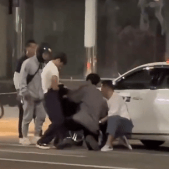 中国选手孙亨裕在韩国见义勇为人特别好呀 ​​​