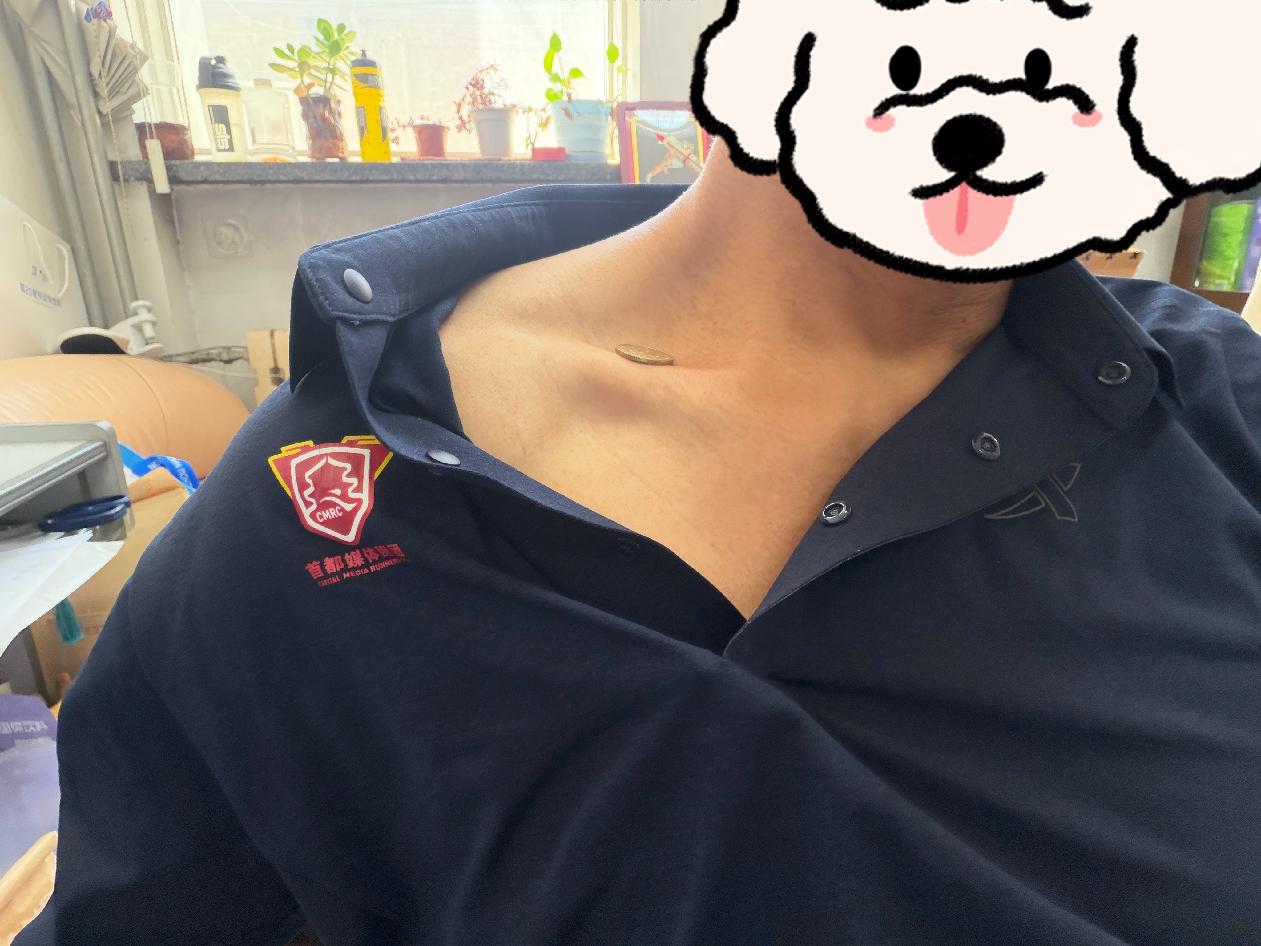 敖瑞鹏身材有自己的计量单位 我这只能放5毛钱硬币的锁骨、充电线绕一圈的腰，还有毫