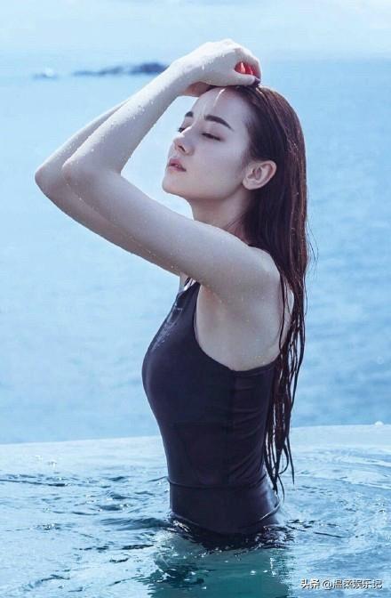 迪丽热巴美人出浴图