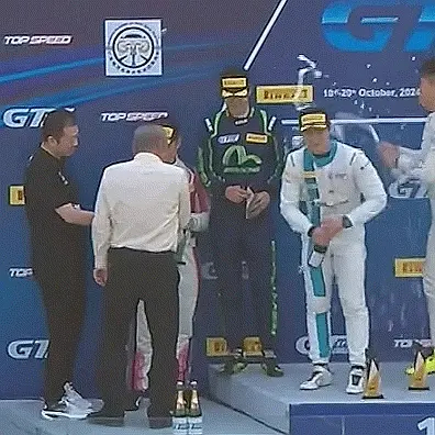 博子被喷了[傻眼] ​​​