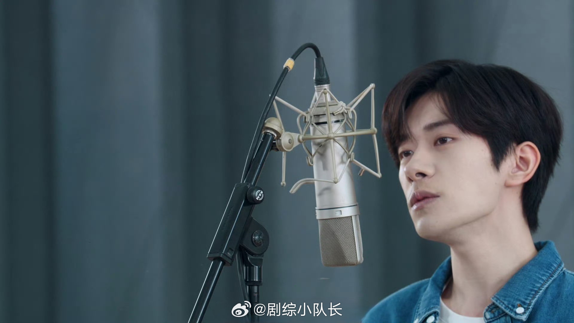 易烊千玺新歌是空军招飞主题曲一早收获惊喜，易烊千玺献唱空军招飞主题曲《飞行少年团