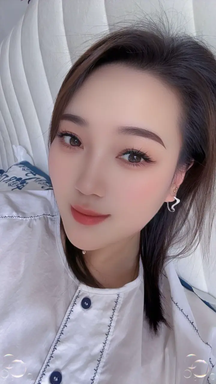 早就不是娇滴滴的女孩子了，而是能扛住心酸委屈毅然往前走的中年妇女